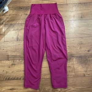 Women’s Lululemon Capri pants in great shape